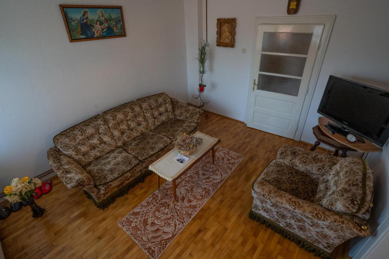 Apartamento Doi Bujori Alba Iulia Exterior foto