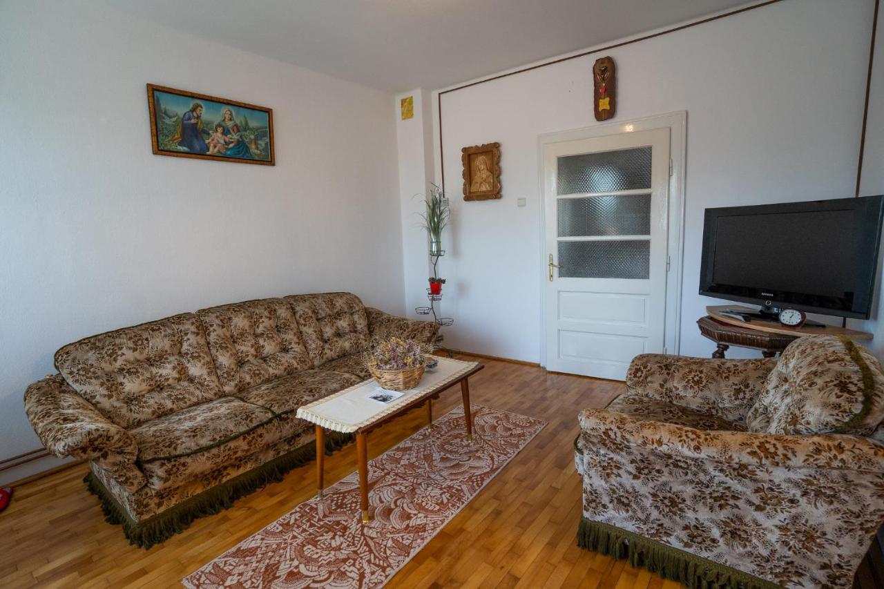 Apartamento Doi Bujori Alba Iulia Exterior foto